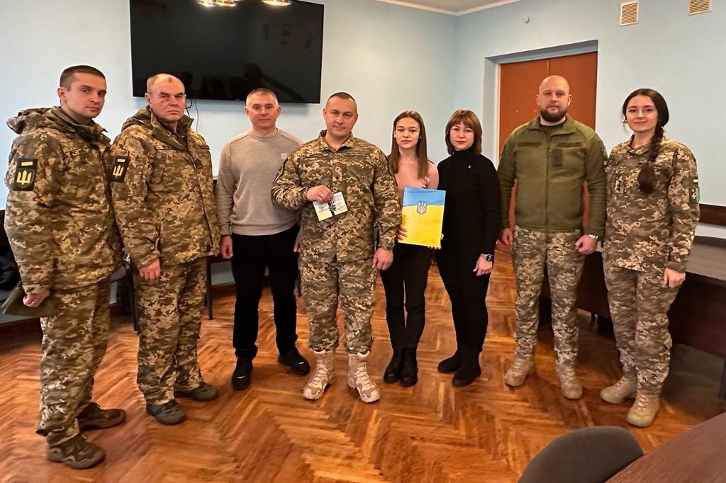 Ветерану з Полтавщини передали нагрудний знак "Срібний Хрест" від Головнокомандувача ЗСУ