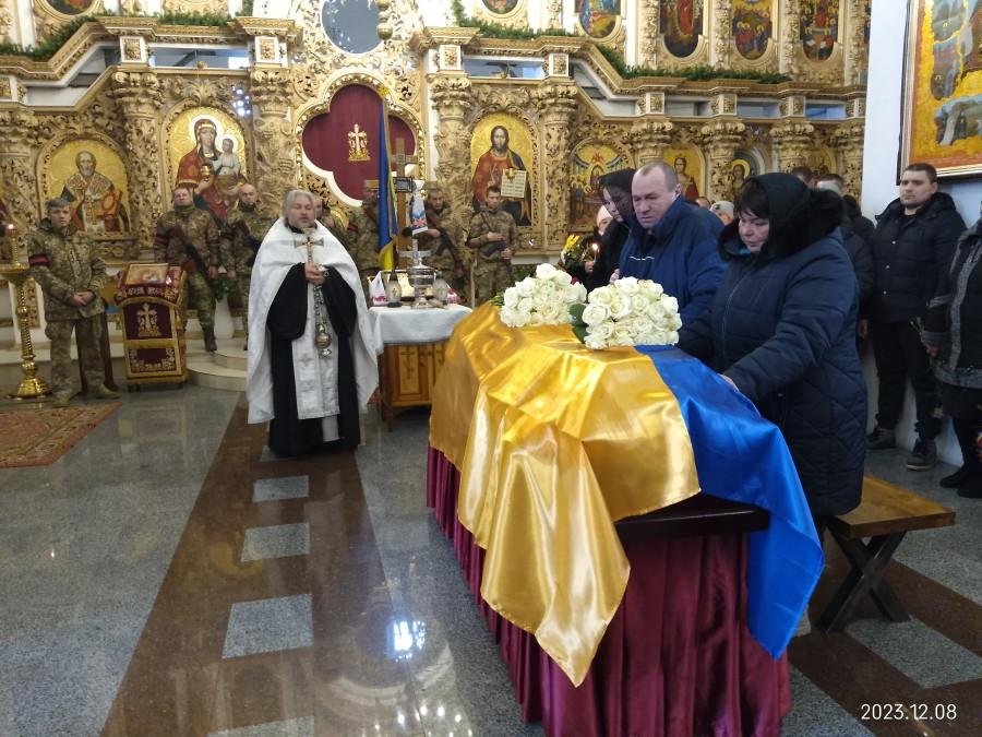 Полтавська громада провела в останню дорогу загиблого Героя Володимира Ропотила