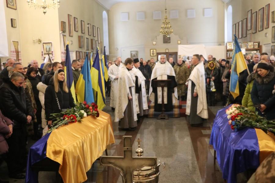 Полтавська громада попрощалася із загиблими Героями Іваном Стадніченком та Миколою Брюхом