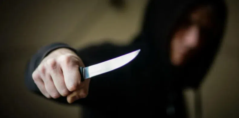 На Полтавщині сталася бійка між чоловіком та підлітком: обоє отримали ножові поранення