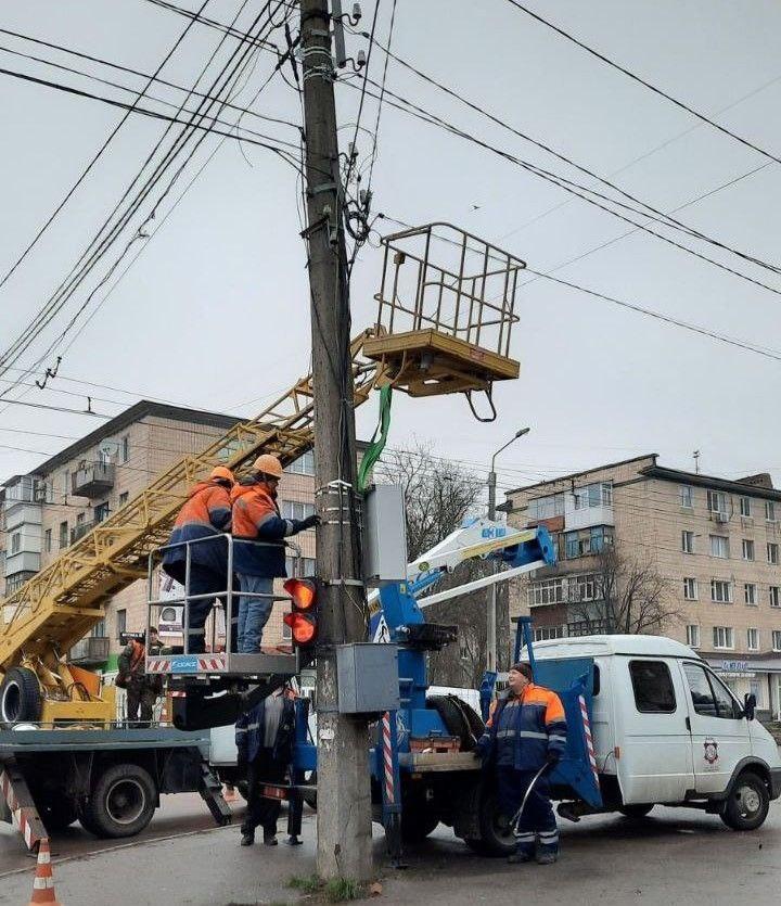 На світлофори у Полтаві встановлюють безперебійні блоки живлення