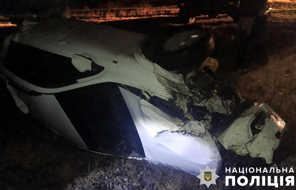 На Полтавщині потяг врізався в автомобіль