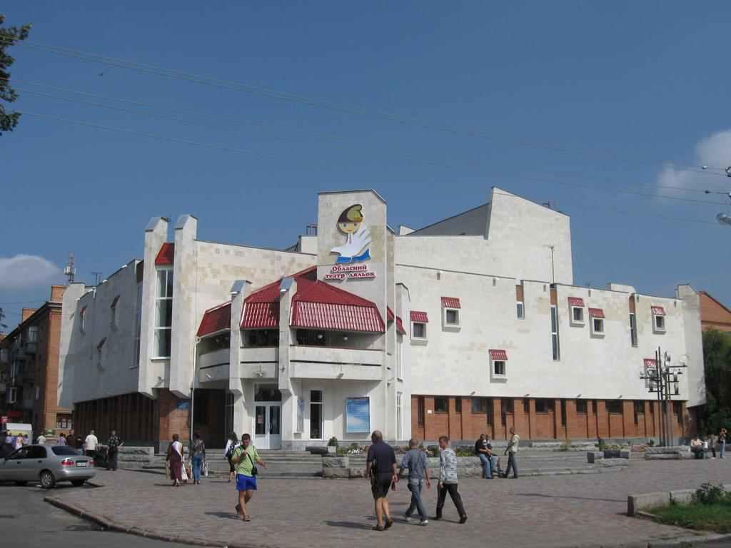 Фасад Полтавського театру ляльок утеплять і прикрасять
