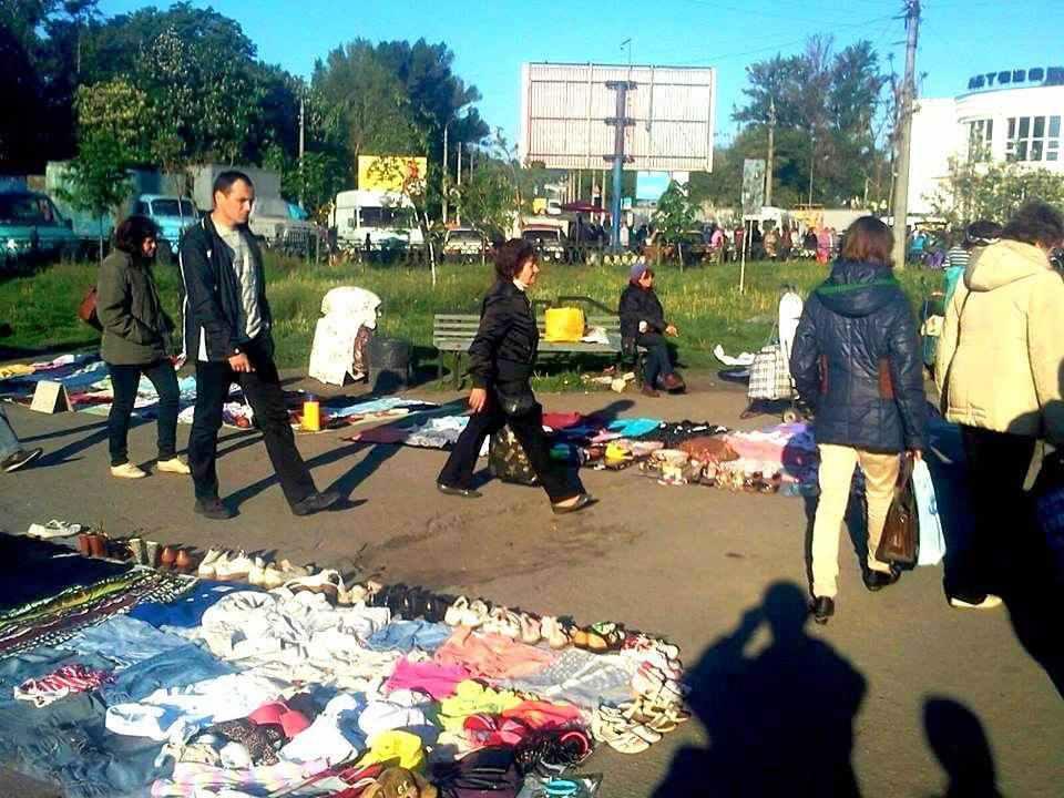 Чи виживе новий парк біля Південного вокзалу: полтавці влаштували стихійну торгівлю