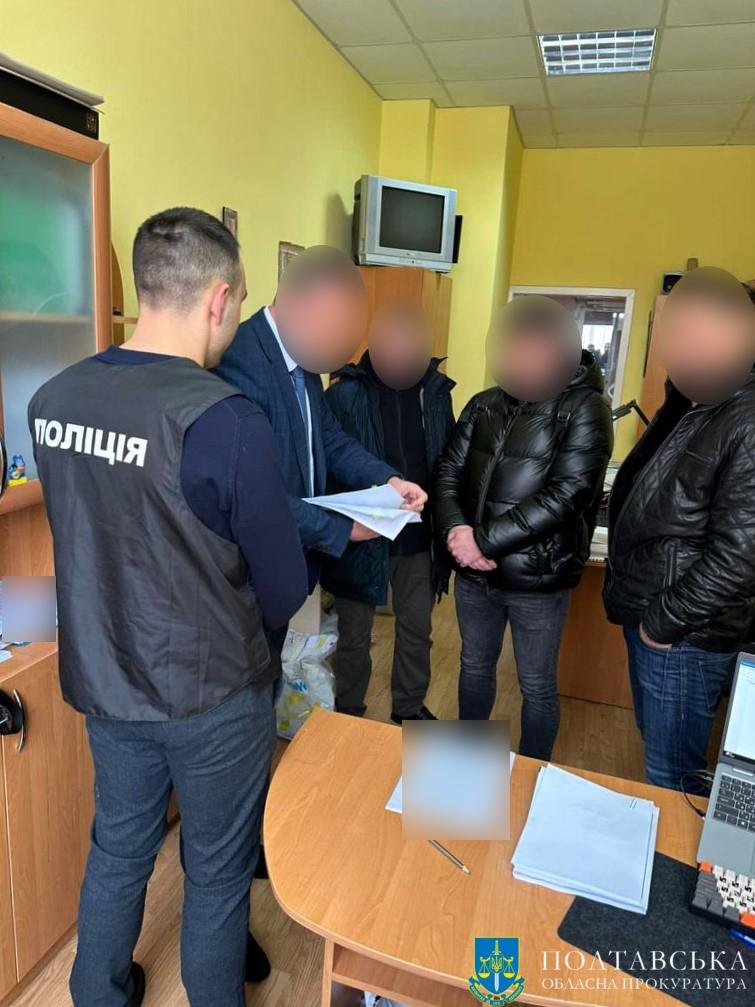10% «відкату» від тендеру – на Полтавщині підозрюють депутата, директора КП та керівника будівельного товариства