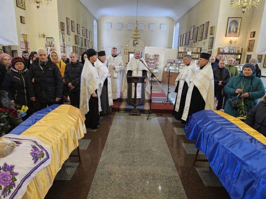 У Полтаві попрощалися з полеглими на війні Едуардом Масаловим та Віктором Деменком