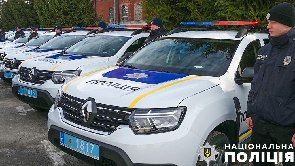 Поліція Полтавщини отримала 13 автомобілів для виконання завдань в зоні бойових дій