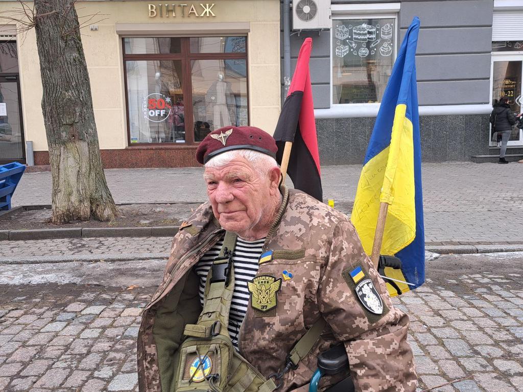 Легенда Херсона в Полтаві: волонтер дядя Гриша збирає мільйони