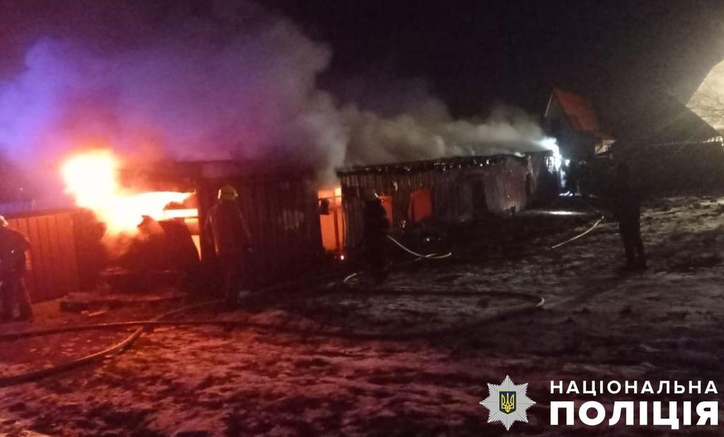 Під Полтавою чоловік ледь не згорів у гаражі