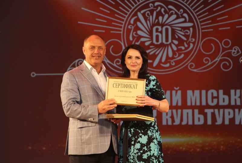 До ювілею міського Будинку культури мер Полтави роздав майже два мільйони