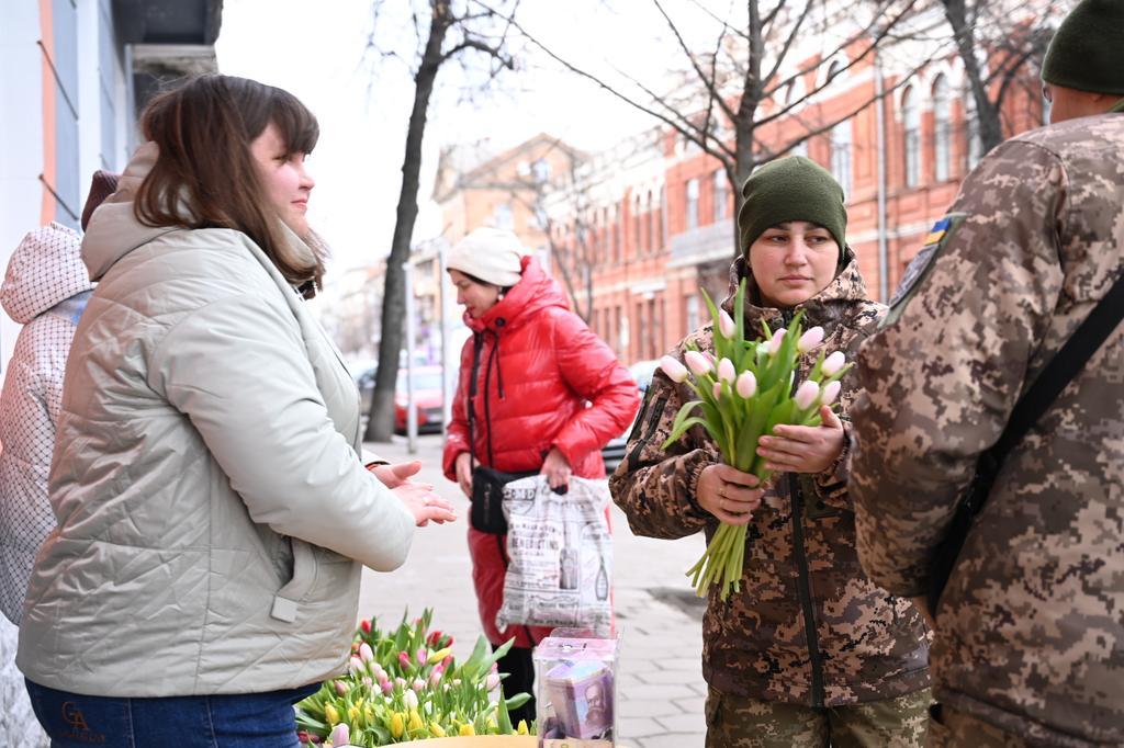 «Бандерівські тюльпани» від волонтерів у Полтаві: ціни та локації