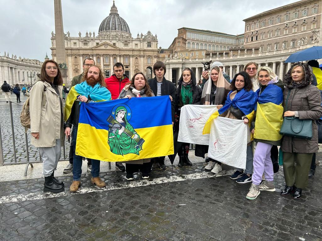 Полтавка долучилася до акції у Ватикані проти позиції Папи Римського щодо України