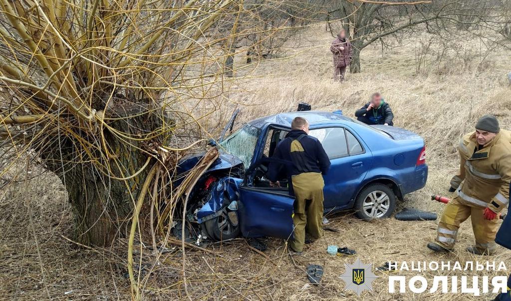 Поліція встановлює обставини ДТП на Полтавщині: травмовано четверо людей