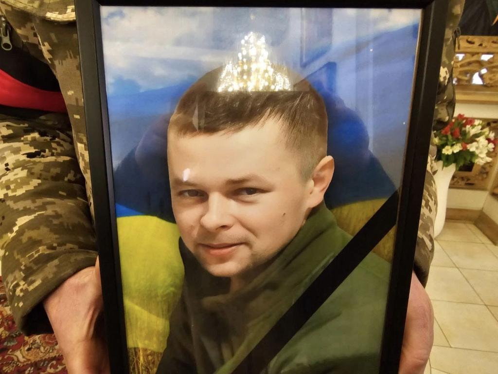 Полтавська громада провела в останню дорогу загиблого Героя Артура Василькова