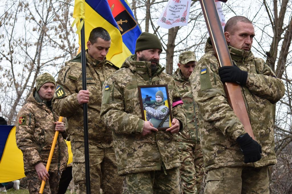 Без батька лишилося троє дітей: у Пирятині попрощалися з полеглим воїном