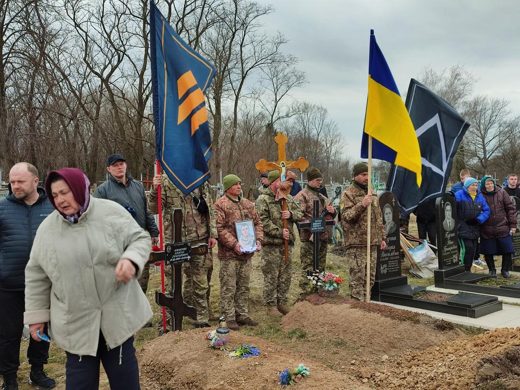 Лохвиччина попрощалася із загиблим у ДТП солдатом Владиславом Павленком