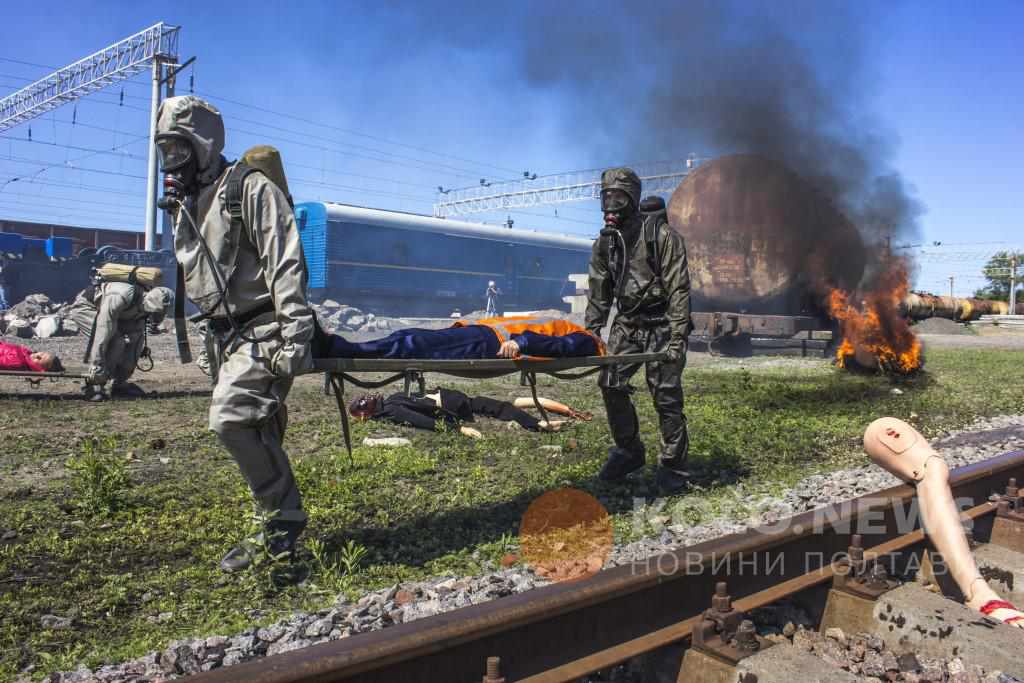 На залізниці в Полтаві «ліквідували» витік аміаку й врятували десяток «постраждалих». ФОТО