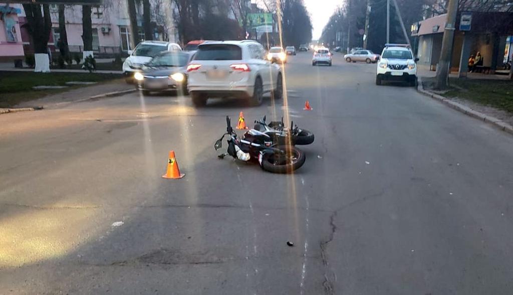 У Миргороді хлопець на мотоциклі збив 75-річну жінку 