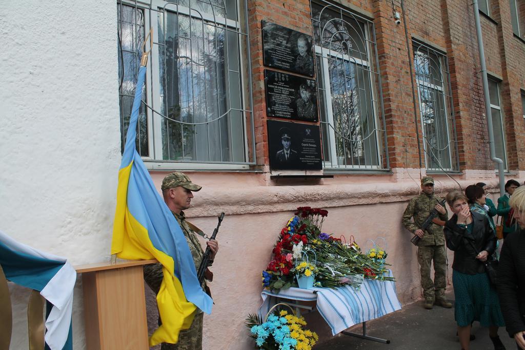 У Полтаві відкрили меморіальну дошку одразу двом Захисникам