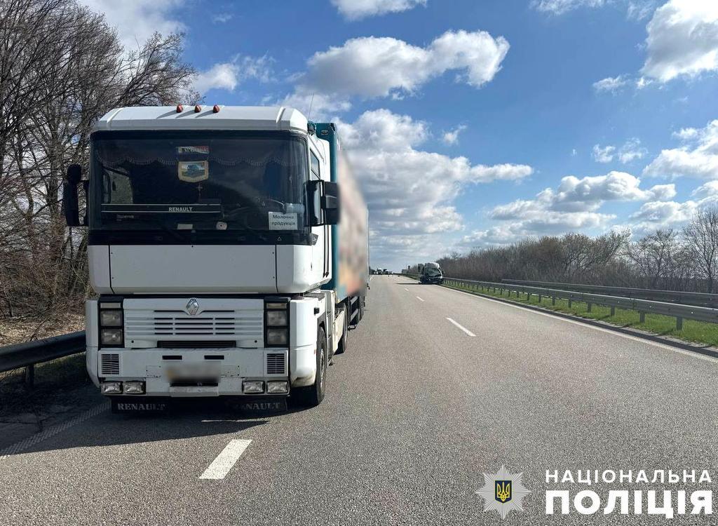 Смертельна ДТП на Полтавщині: легковик зіткнувся з вантажівкою