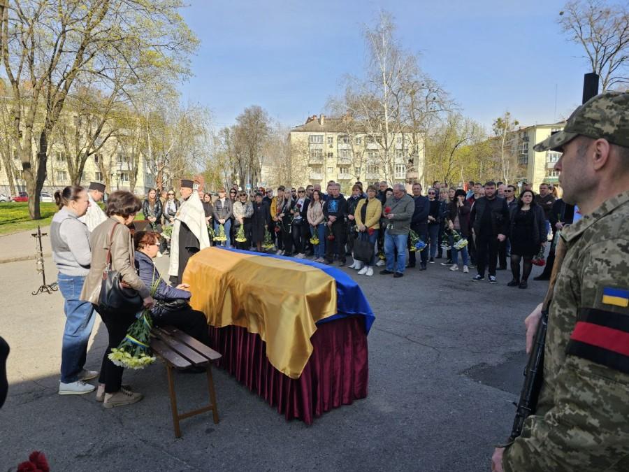 Полтавська громада попрощалась із загиблим Героєм