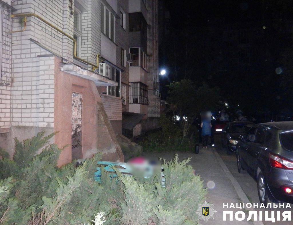 На Полтавщині жінка випала з вікна між 4 та 5 поверхом