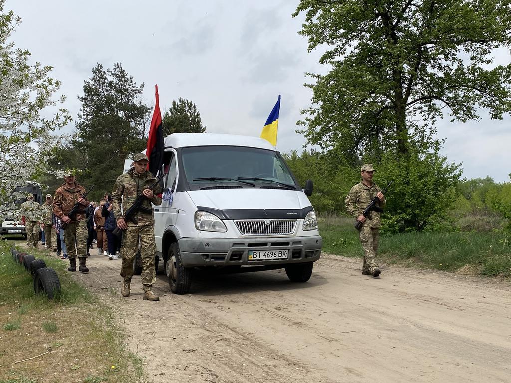 Котелевська громада провела в останню путь воїна, батька шести дітей