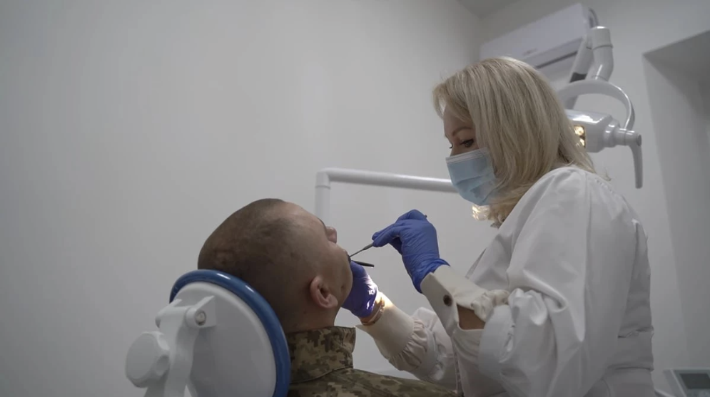 Полтавський обласний центр стоматології почав безкоштовне зубопротезування військовим