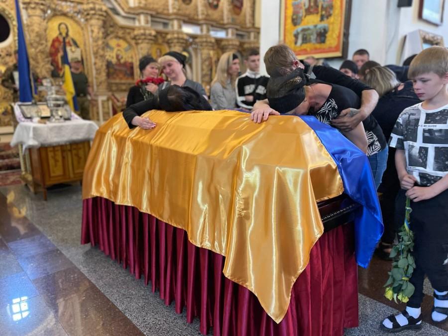 Полтавська громада провела в останню дорогу загиблого Захисника