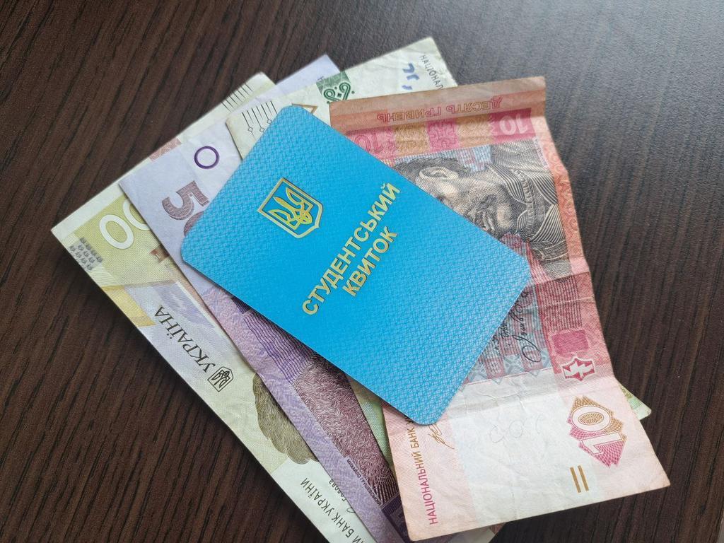 Колишній голова екзаменаційної комісії та старости двох груп Полтавського вишу підозрюються у хабарництві