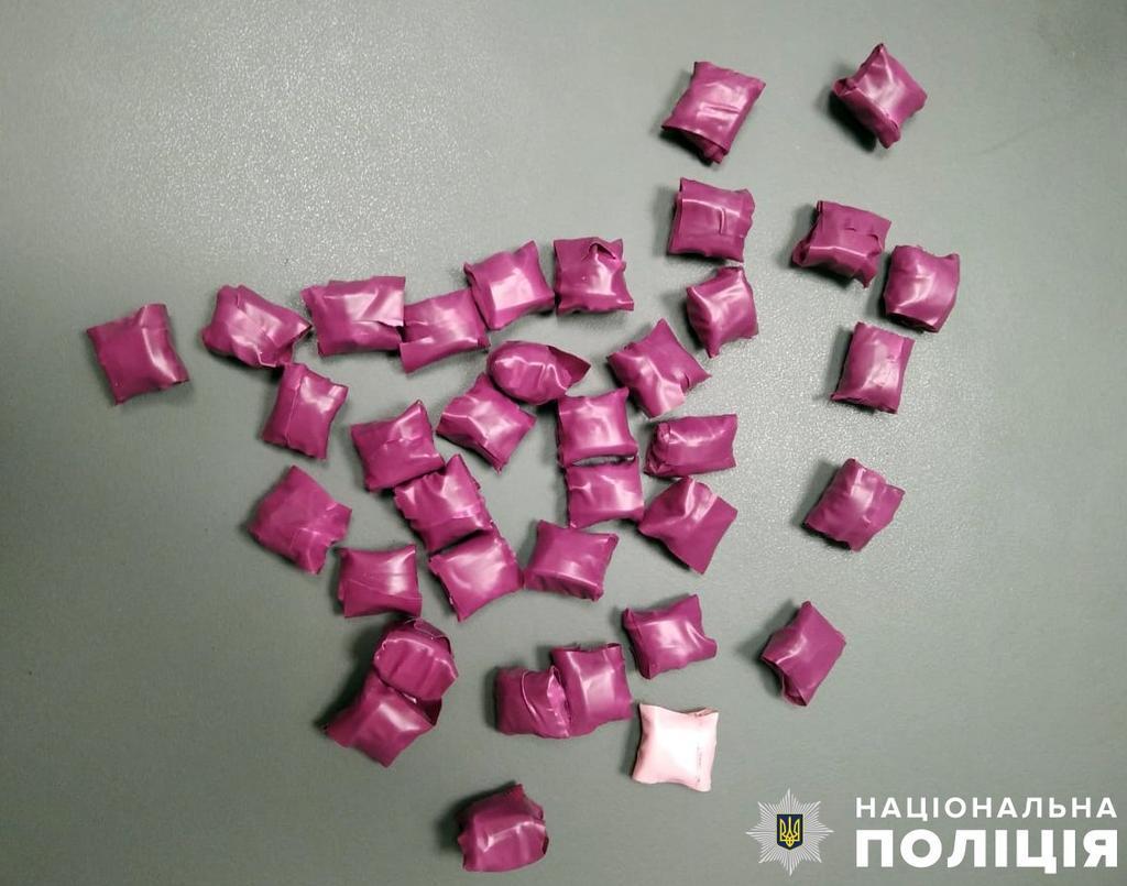 У мешканця Горішніх Плавнів вилучили понад півсотні згортків з небезпечним синтетичним наркотиком