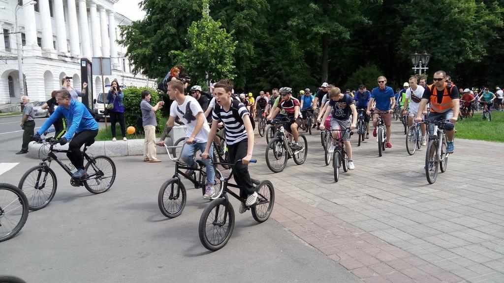 Тисяча полтавців виїхали на велопробіг. ФОТО
