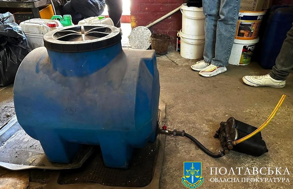 На Полтавщині викрито працівників «Укргазвидобування» за крадіжку 2 тис. літрів газового конденсату