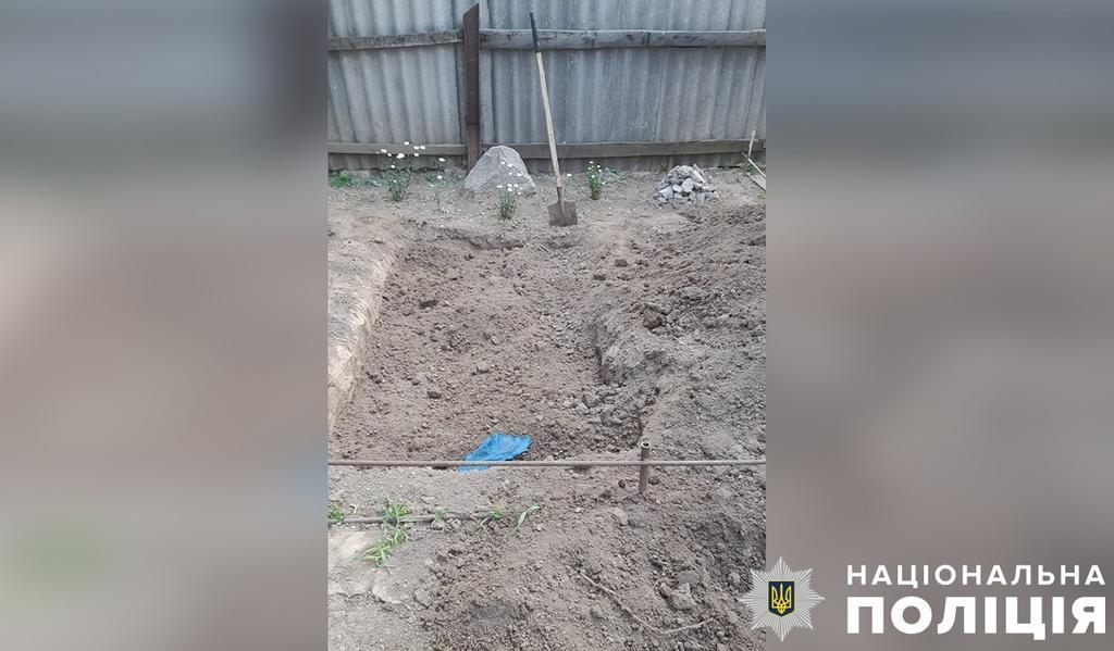 У Полтаві чоловік намагався самостійно поховати родичку на власному подвір'ї