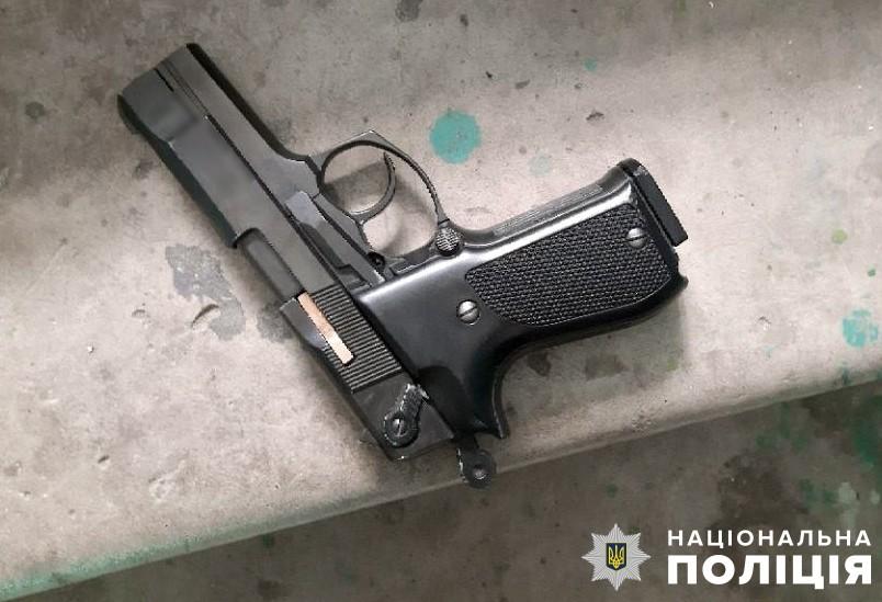 У Полтаві затримали чоловіка зі зброєю: поліція розпочала кримінальне провадження