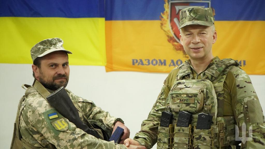 Воїн з Полтавщини отримав військову нагороду з рук Головнокомандувача ЗСУ