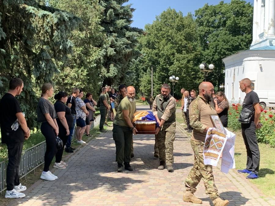 Полтавська громада провела в останню дорогу загиблого Героя Вадима Бакулея