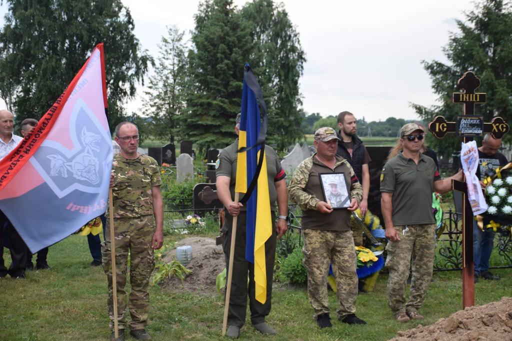 Не дожив місяця до 40-річчя: у Нових Санжарах провели в останню путь полеглого воїна