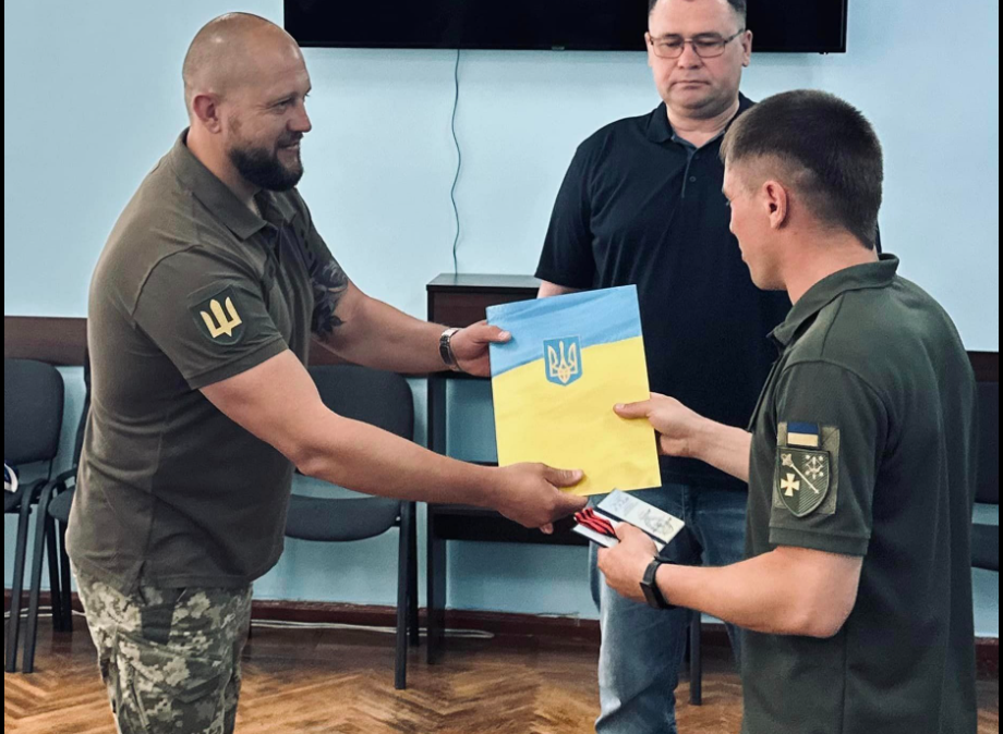 Військовослужбовець Полтавського ТЦК та СП нагороджений нагрудним знаком "Золотий хрест"