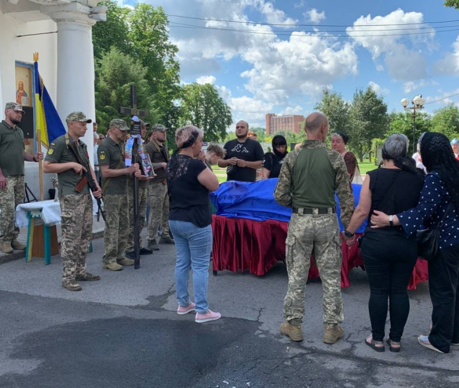  Полтавська громада провела в останню дорогу загиблого Героя Євгенія Борисова