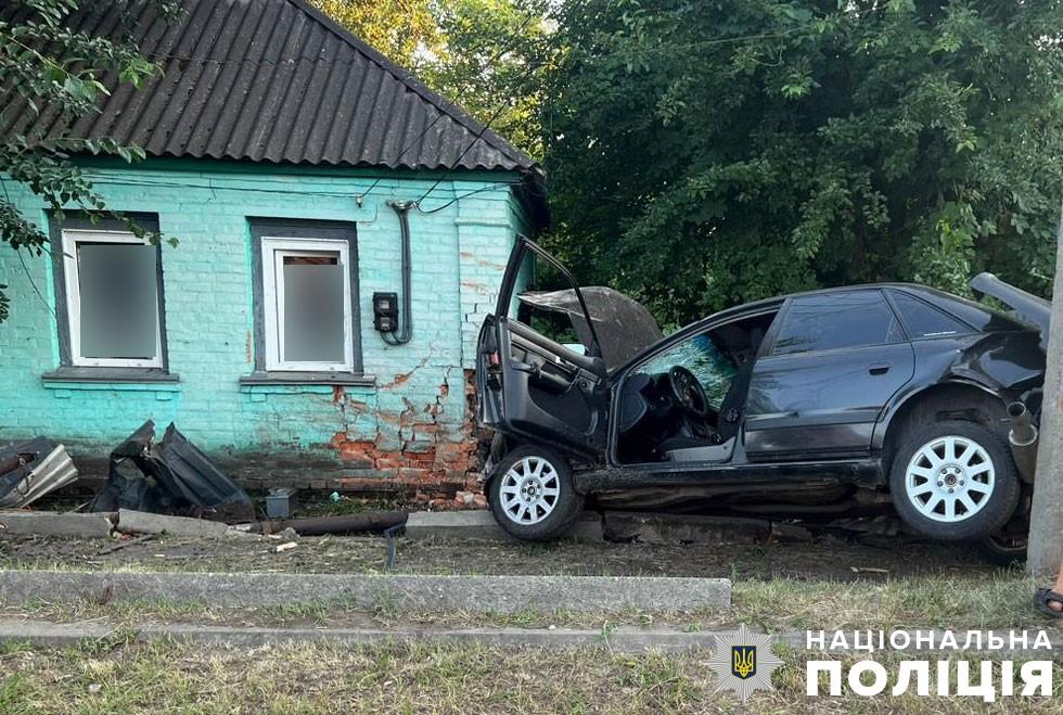 У Гадячі нетверезий водій протаранив стіну будинку