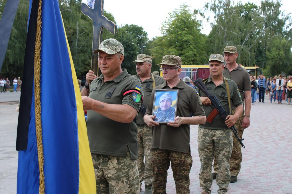 У Семенівці провели в останню путь полеглого воїна