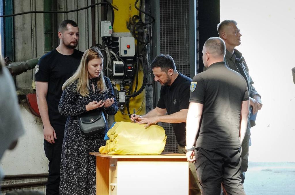 Прапор підписаний Володимиром Зеленським скоро замайорить у Полтаві