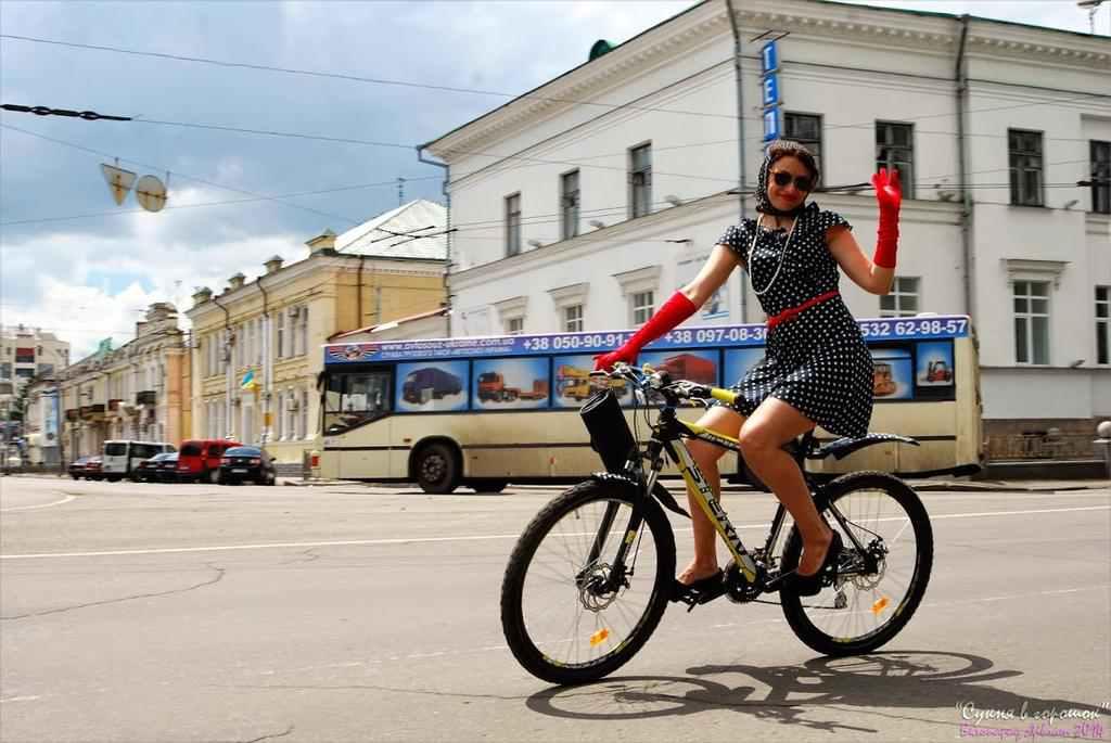 Полтавки запрошують хлопців на велопарад