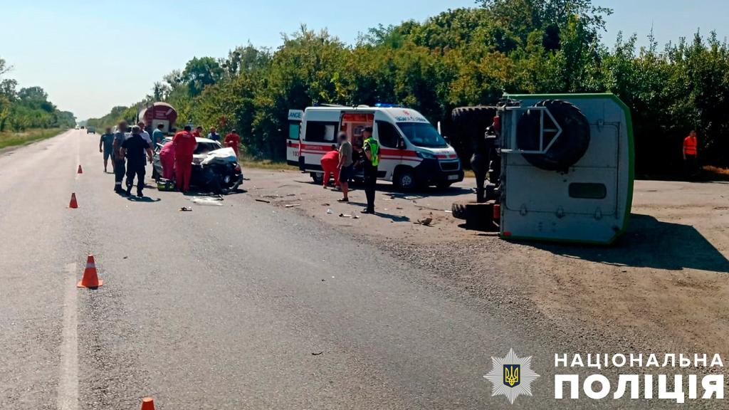 ДТП під Полтавою: легковик зіткнувся з вантажівкою