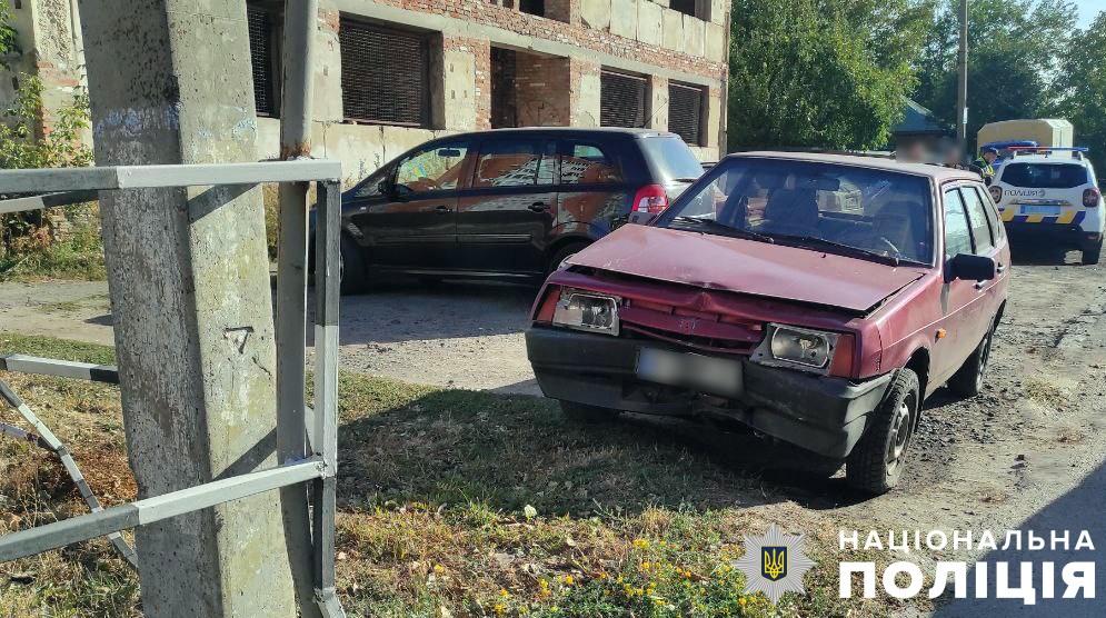 На Полтавщині в понівеченому авто виявили тіло чоловіка