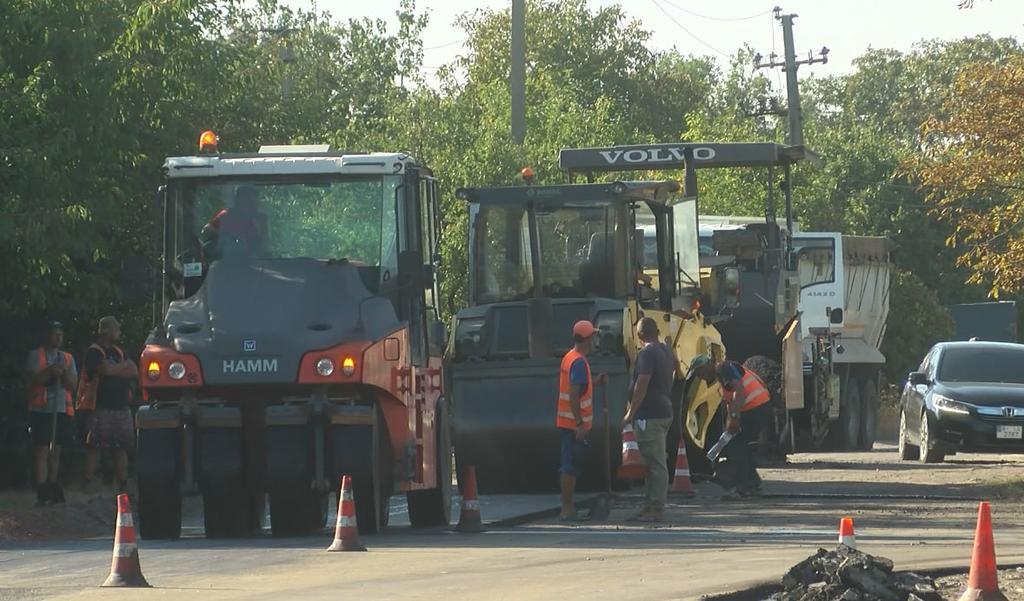 «Їздили і боком, і раком, а зараз ми дуже довольні» – у старостатах почали ремонтувати дороги