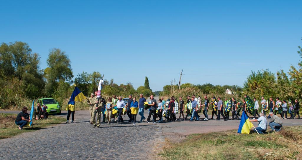 Чутівська громада провела в останню путь двох військовослужбовців