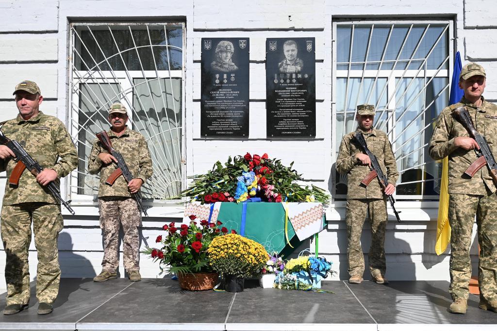 У Полтаві відкрили меморіальні дошки полеглим захисникам України Володимиру Чернишу та Сергію Іваненку