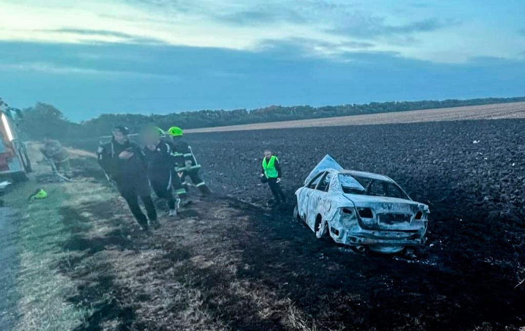 У Полтавському районі загорівся автомобіль внаслідок чого водій отримав опіки 